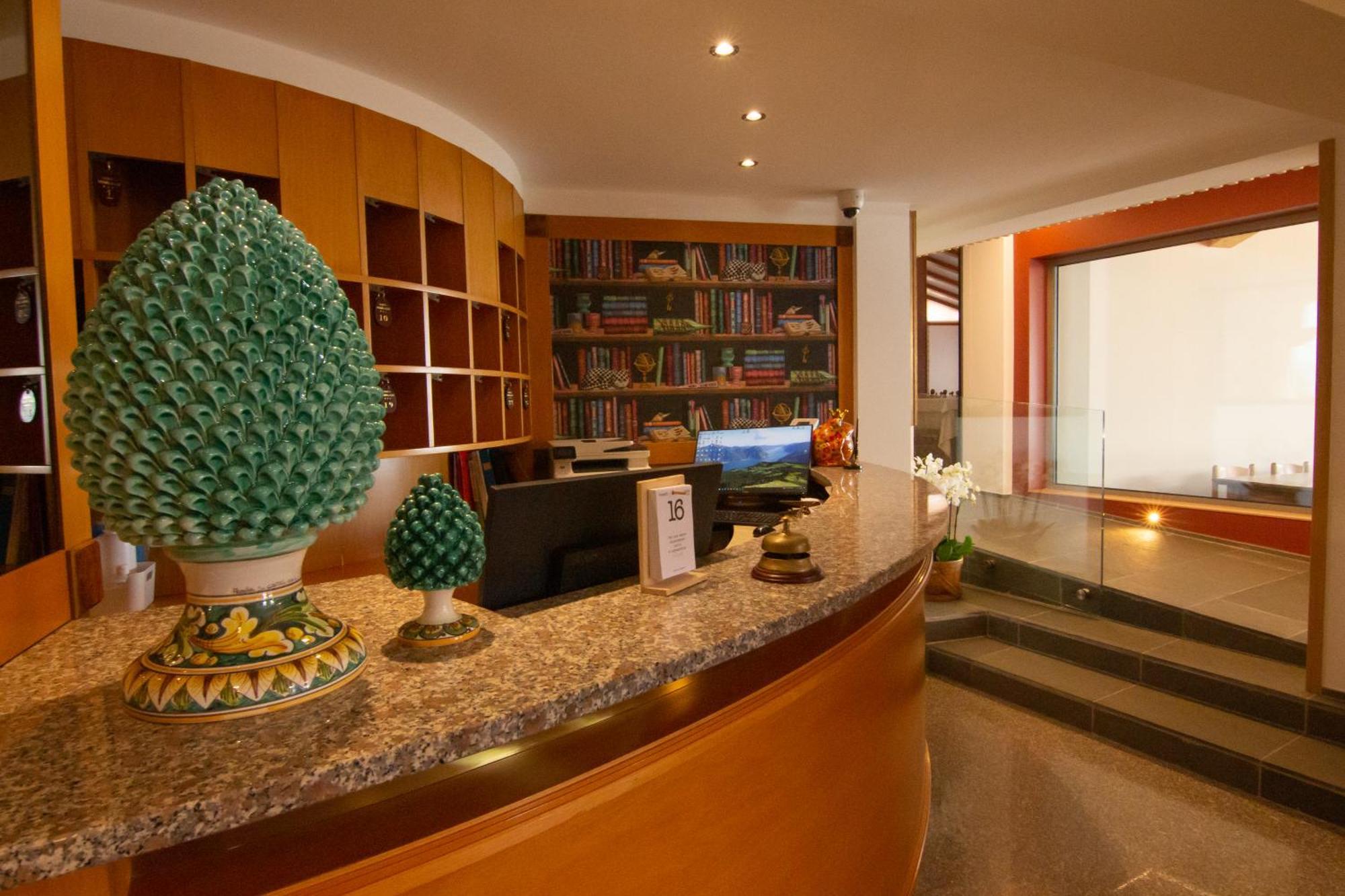 Hotel Miralago Bossico Exterior photo
