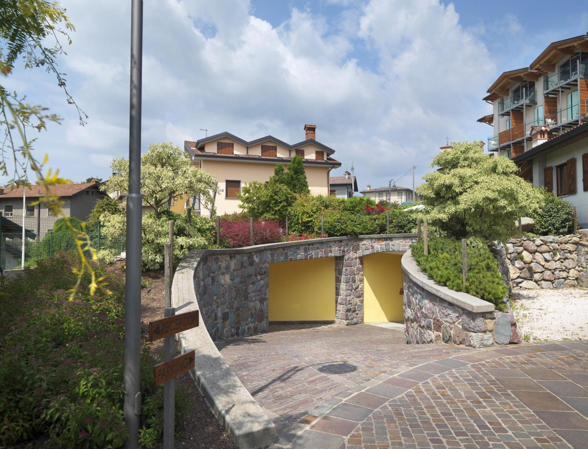 Hotel Miralago Bossico Exterior photo