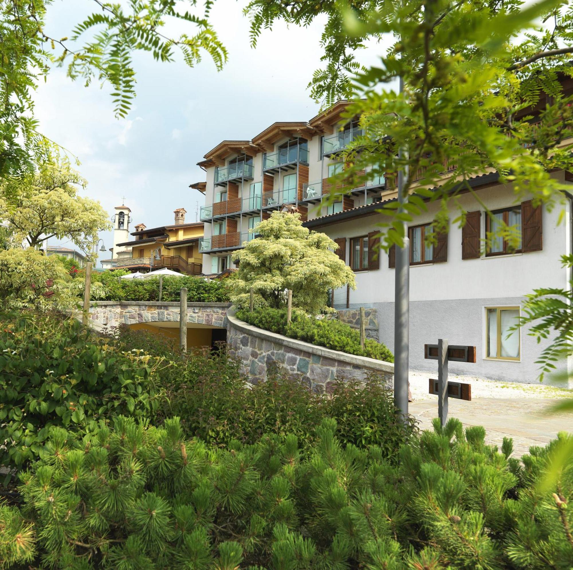 Hotel Miralago Bossico Exterior photo